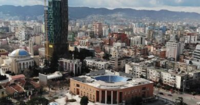 Ndërtimi dhe “shkatërrimi jokrijues” i ekonomisë shqiptare